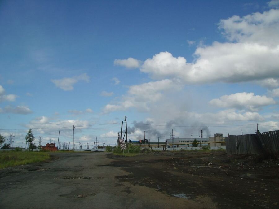 Вблизи промпредприятия.
