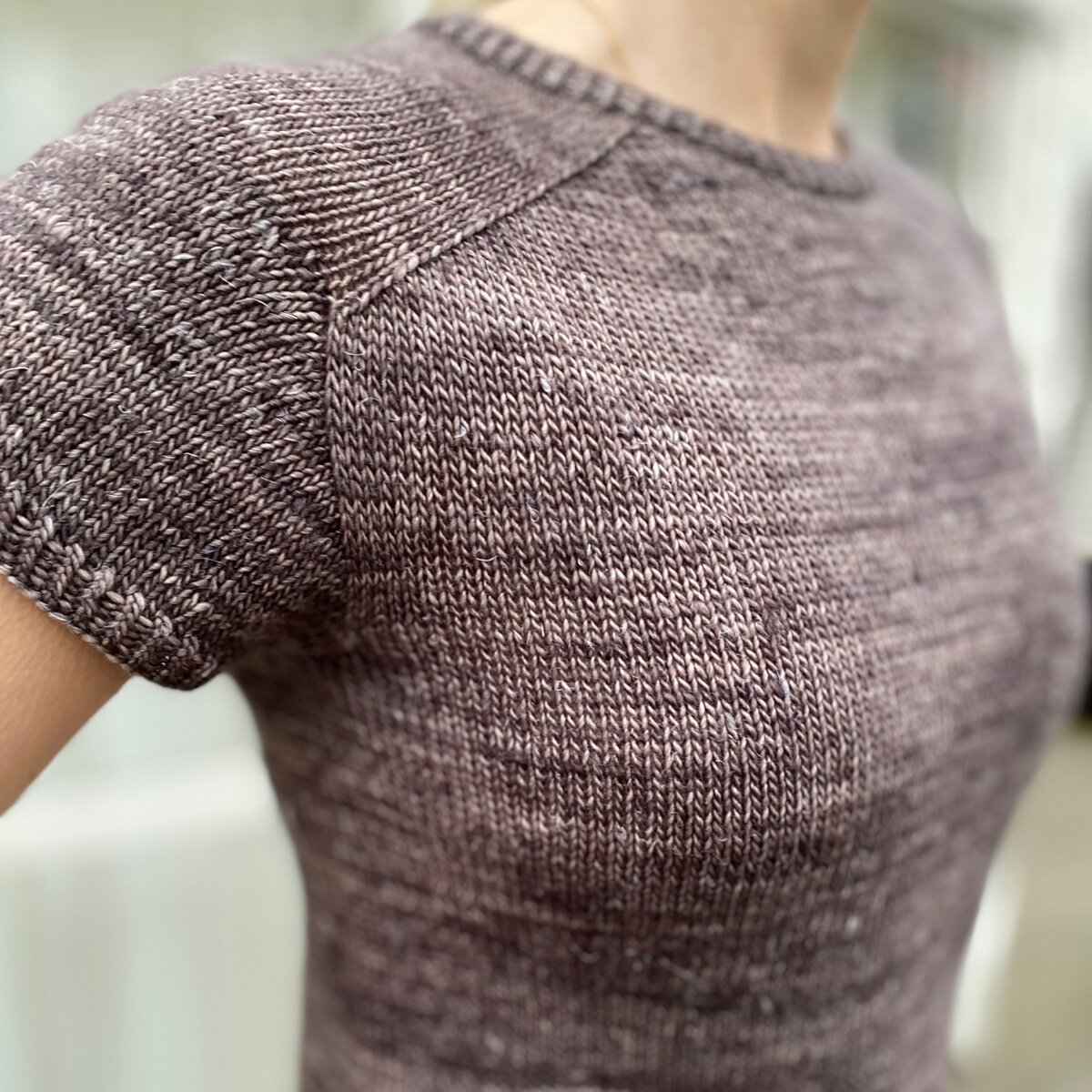 Вязаный топ спицами