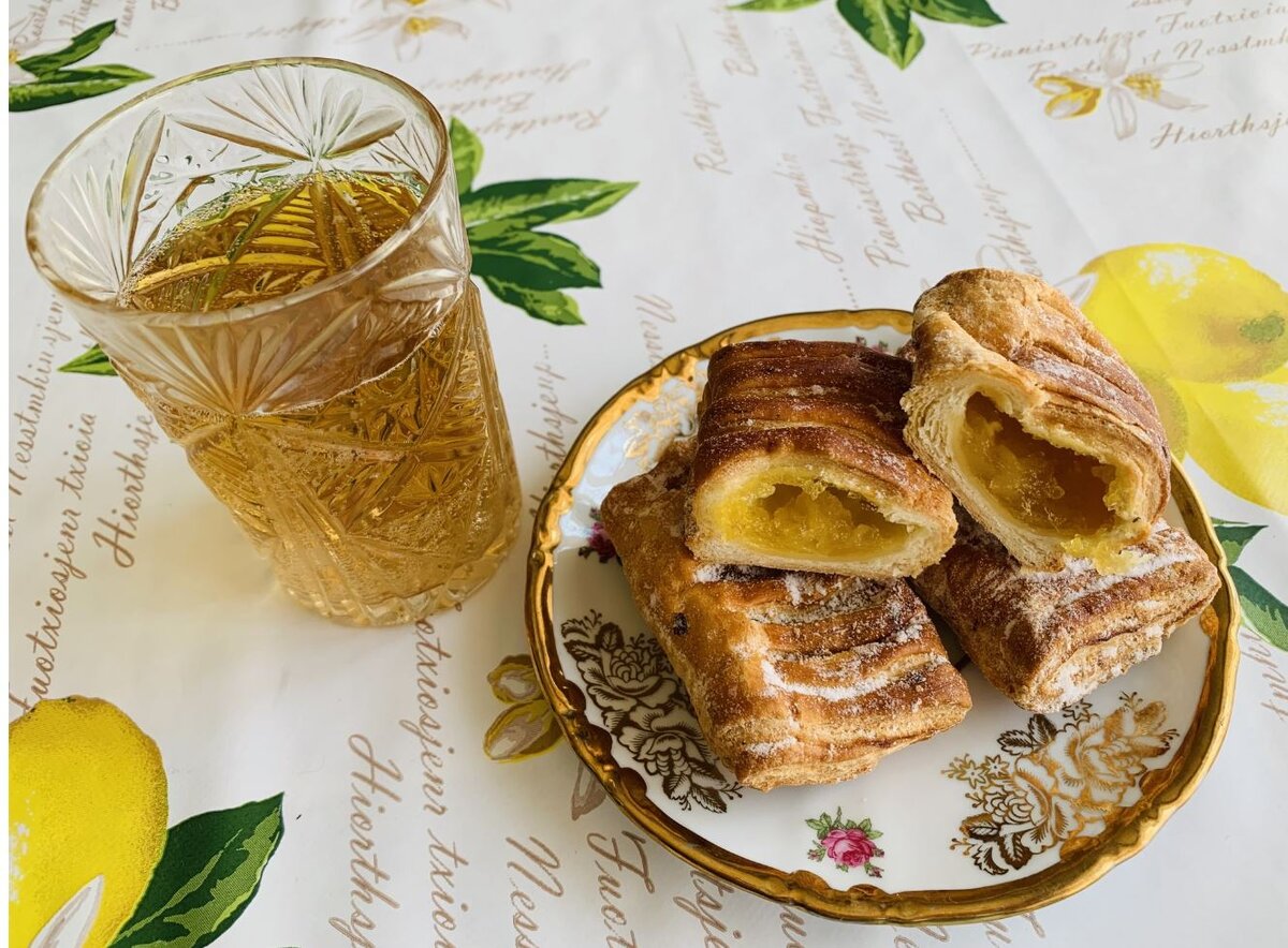 Слойки с грушей