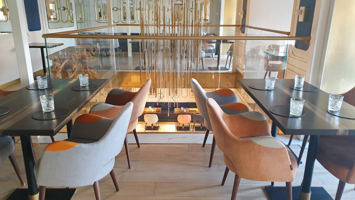 Строгая геометрия, чистые линии, много света