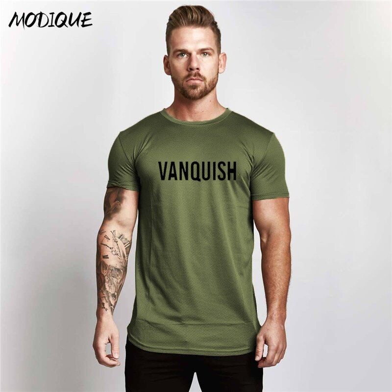 Модные мужские футболки