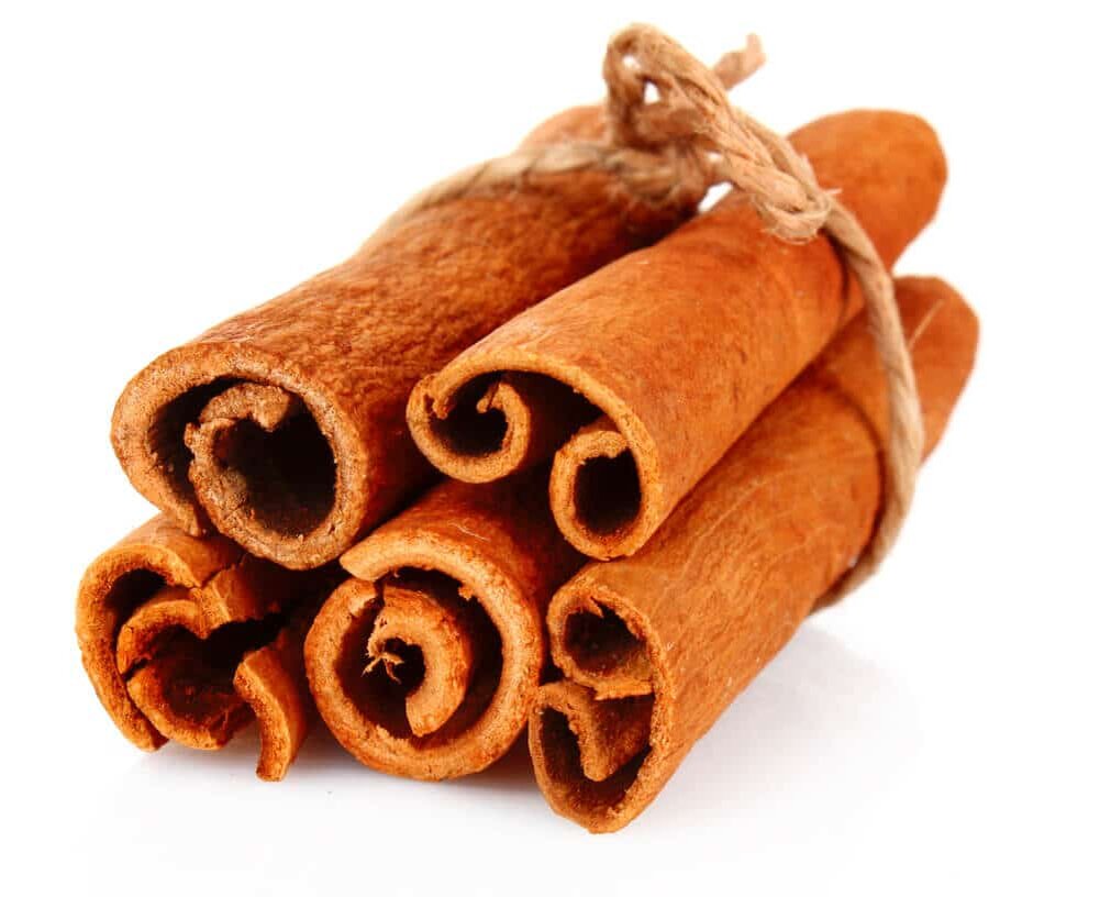 Корицу в кофе или чай добавляйте при простуде. Фото: с сайта depositphotos.com