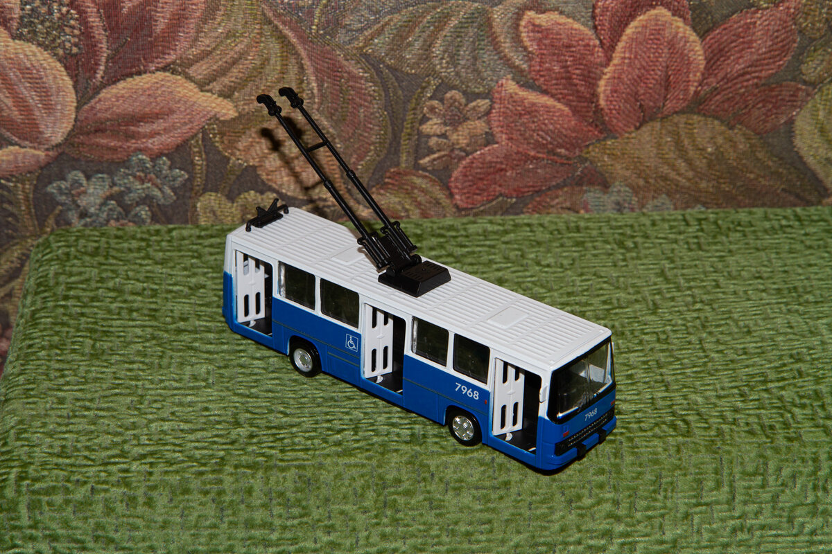 Правда, я сомневаюсь, что в такой окраске он действительно существовал, тем более, с таким боровым номером.