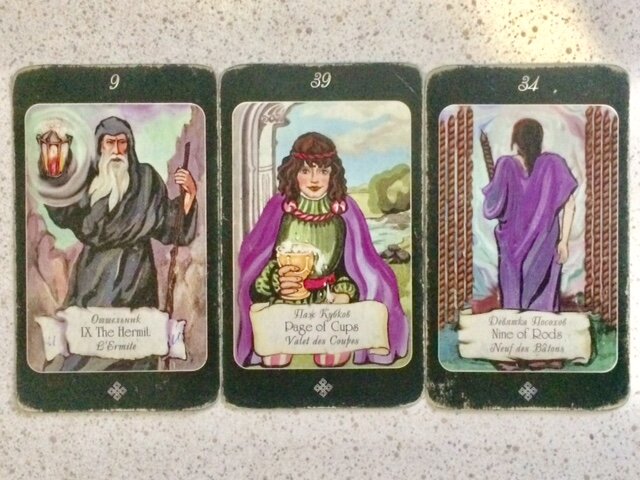 1. Старший аркан Отшельник, 2. Паж Чаш, 3.Девятка Посохов.