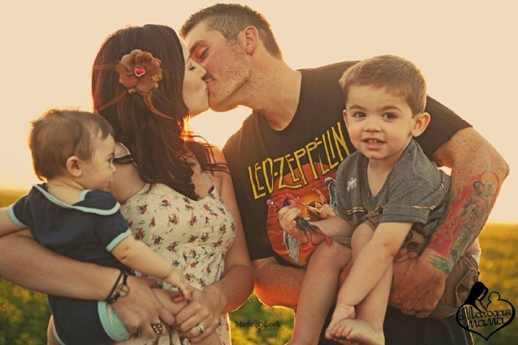 сын второго мужа. прикольные статусы про детей. семейная фотосессия на море. сын яны рудковской 2021. красивые пары с детьми.