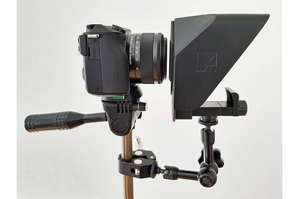 Телесуфлер kinolafet tc 2500. Суфлёр blackmagic camera. Телесуфлер для камеры. Телесуфлер greenbean teleprompter tablet 11pro видеокамера sony. Суфлер для видео.