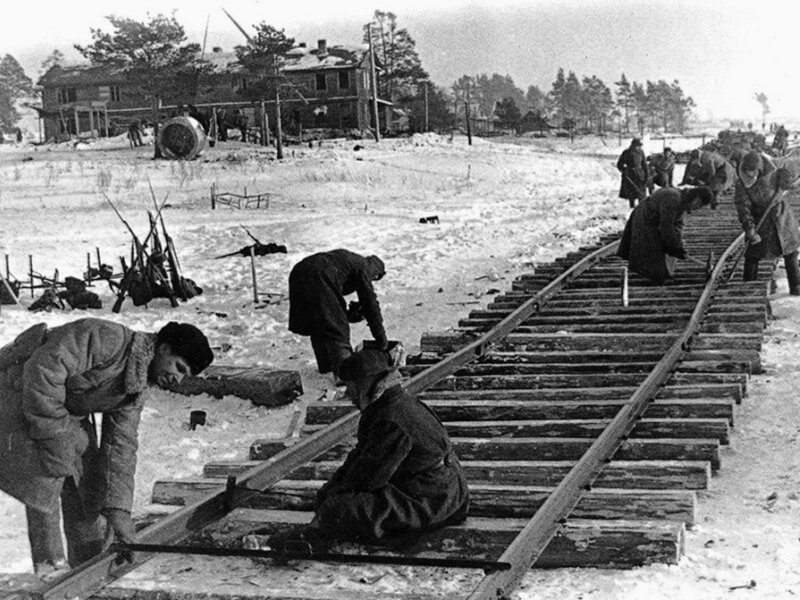 Укладка железнодорожного полотна