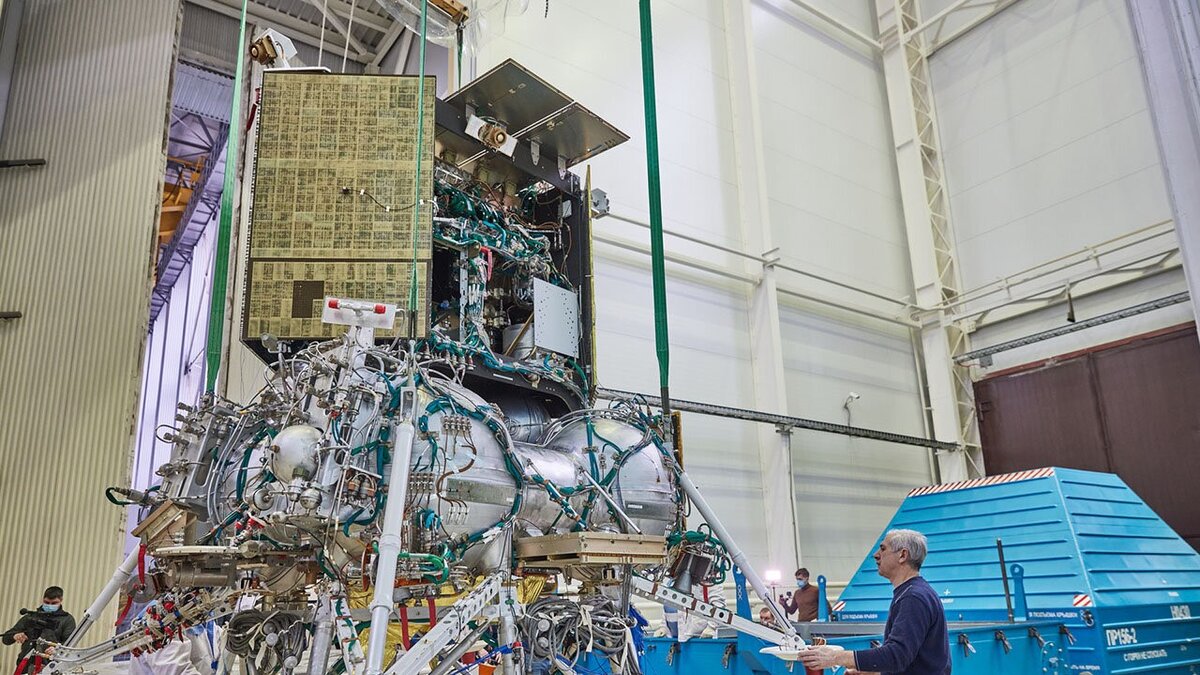 "Луна-25" в стенах НПО им. С. А. Лавочкина. Источник: Яндекс-картинки