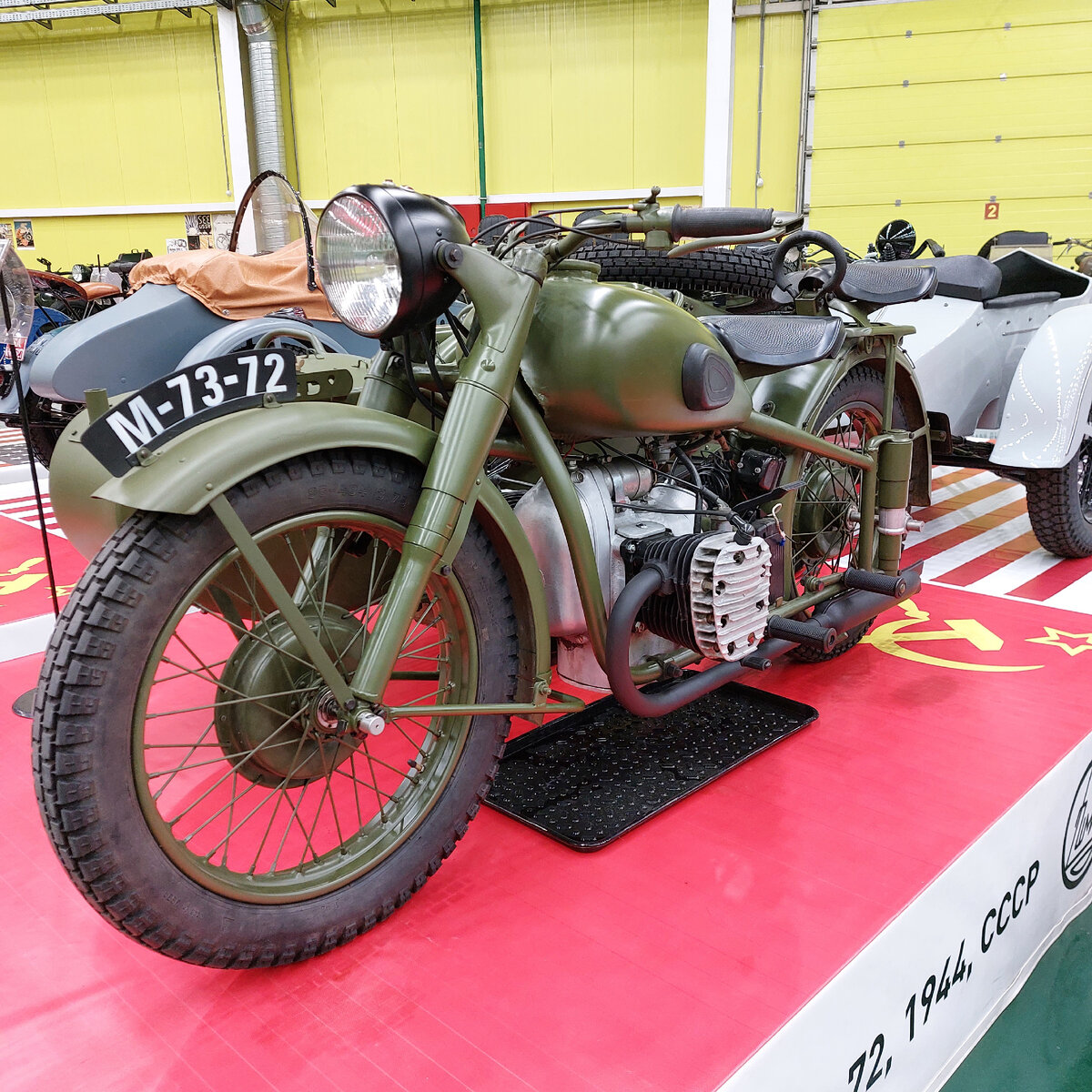Реплика первого советского мотоцикла с приводом на колесо коляски ИМЗ М-73-72. Колёсная формула машины 3х2, мощность 22 л.с., масса с боковым прицепом 355 кг.
