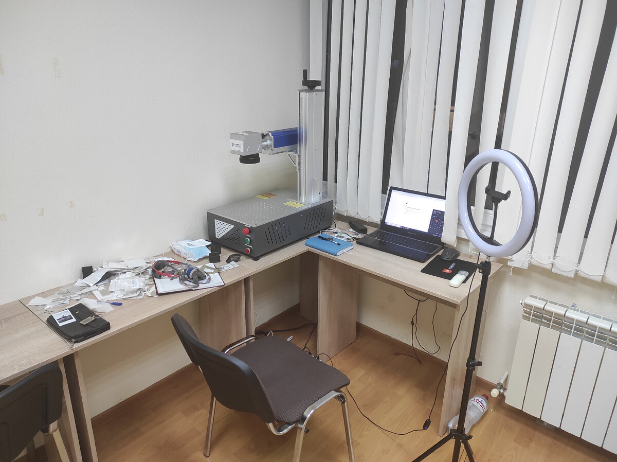 Так выглядело мое первое рабочее место. 