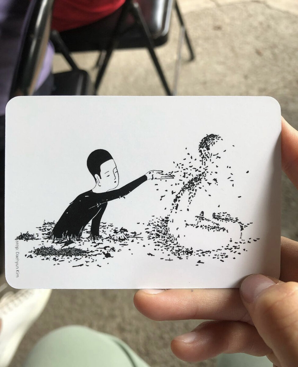 Рассыпчатый образ будущего препятствует развитию 😒

Как сейчас помню, мне всегда помогали в достижениях именно образы, сформированные в голове. А эту карту я вытянула недавно на обучении. И вот инсайт, образ то рассыпался 🤷🏻‍♀️

И что с этим делать?
Найти ответы на вопросы:
А чего я хочу в будущем? Как я себя вижу? Где я? С кем? Какой я? Чего достиг? Вообщем все вопросы о будущем Я.

Второй слайд помогает определиться с жизненными ценностями 🙏

А вы видите себя в будущем? 👀🧠

#вселенаговорит