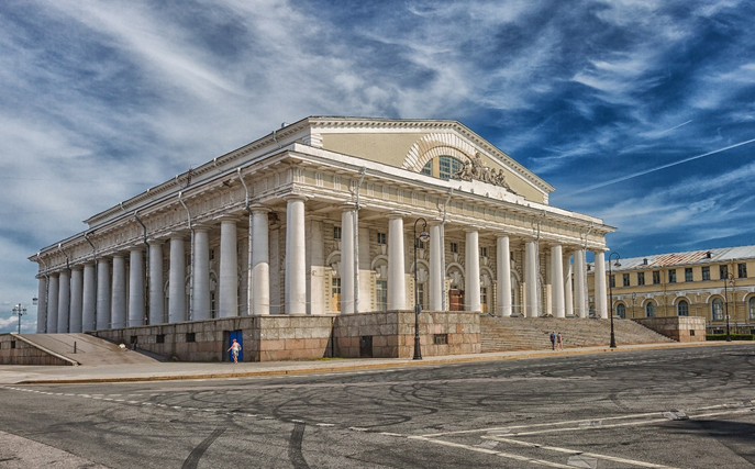 Биржа на стрелке Васильевского острова В Санкт-Петербурге.                                                                    Архитектор Тома-де-Томон 1805-1816 годы