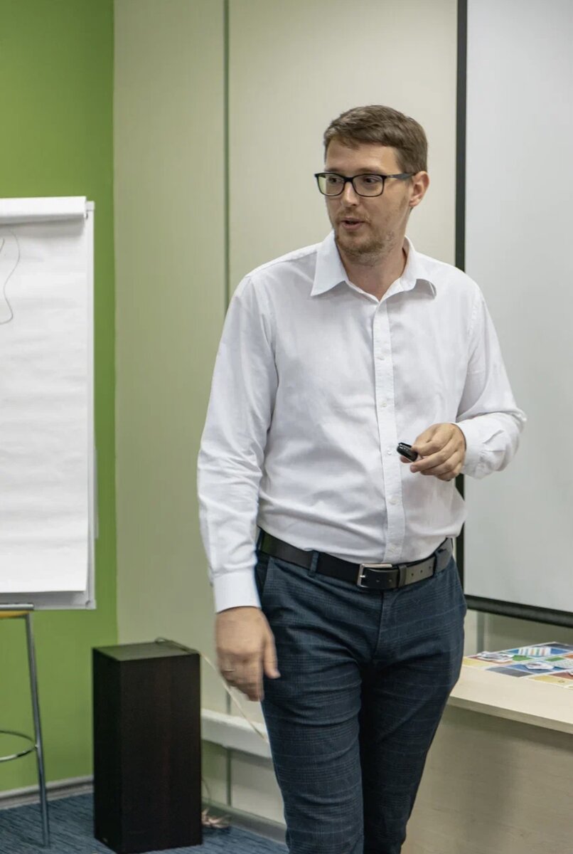 Привет, друзья! Это я, Иванов Глеб. Подписывайтесь!