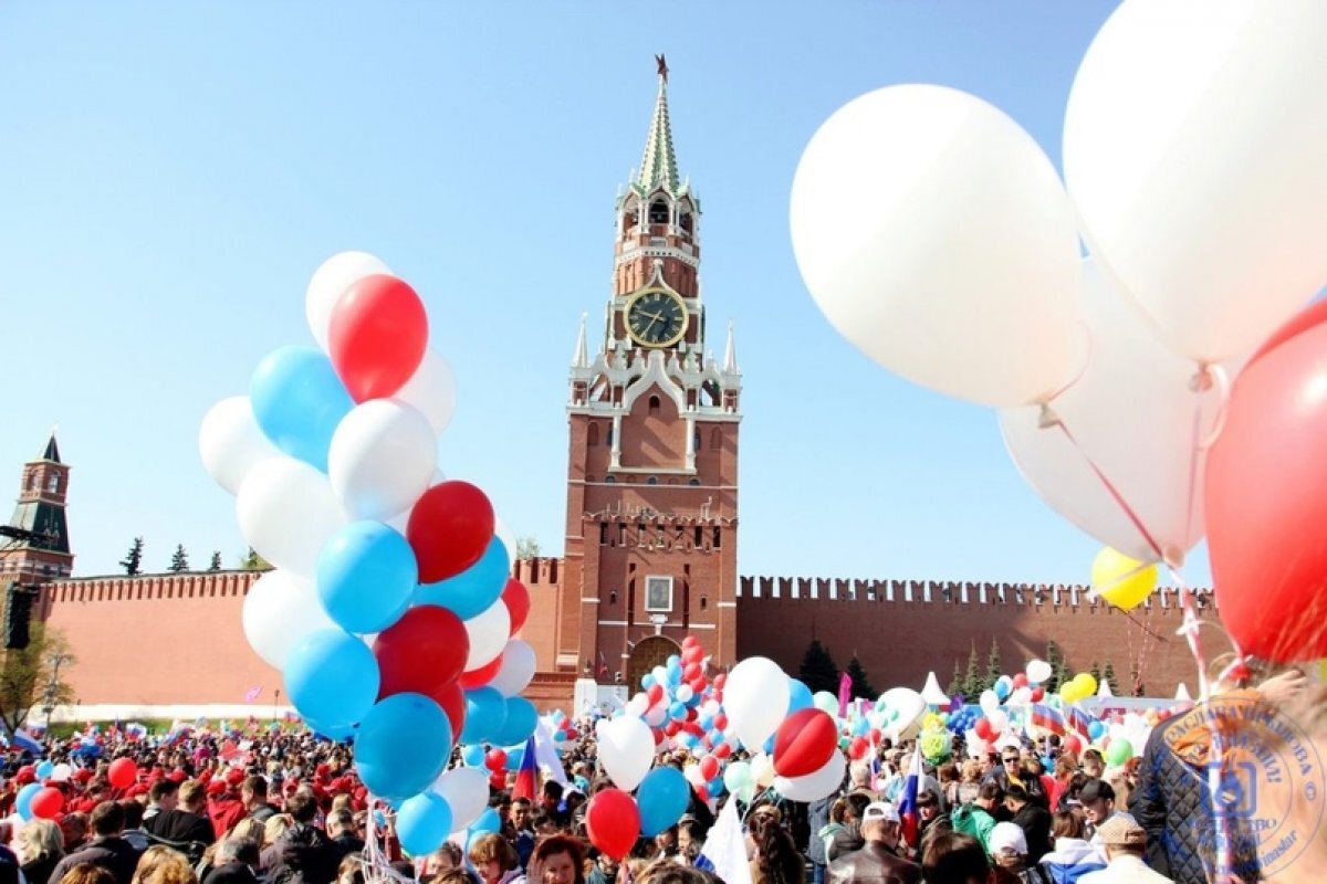красная площадь праздник. какие праздники отмечают в стране. празднование 12 июня. фестиваль день мертвых в мексике. карнавал в путиньяно.