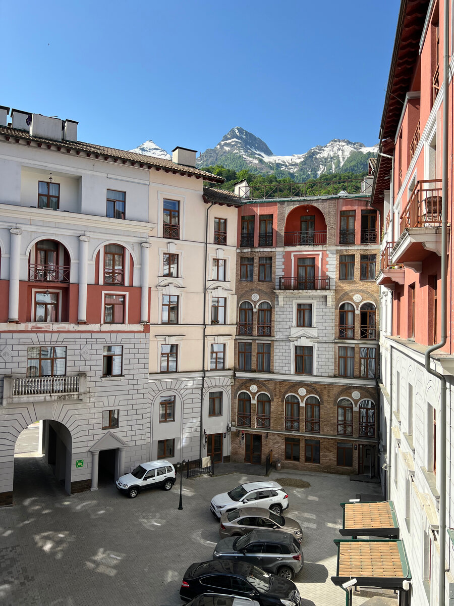 вид из апартаментов окно 1