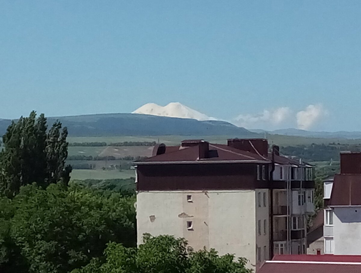 Вид из окна / Эльбрус