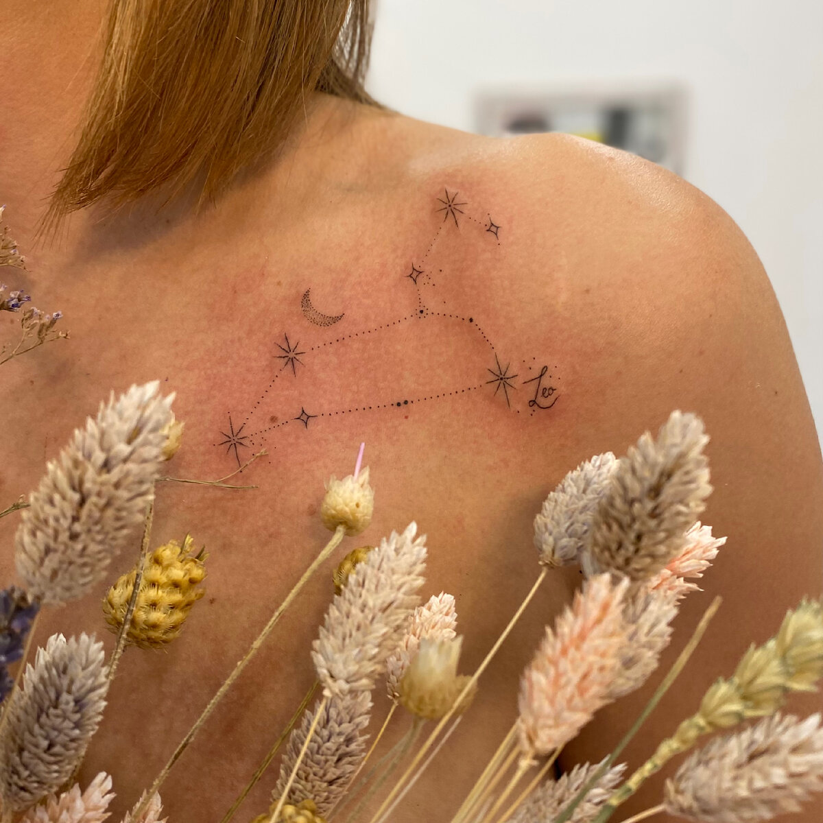 Такие тонкие татуировки нуждаются в защите больше, чем толстые 