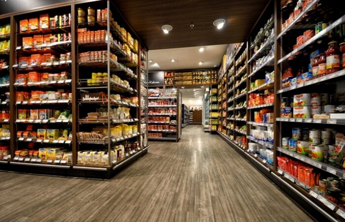 Фото: лавки магазина.