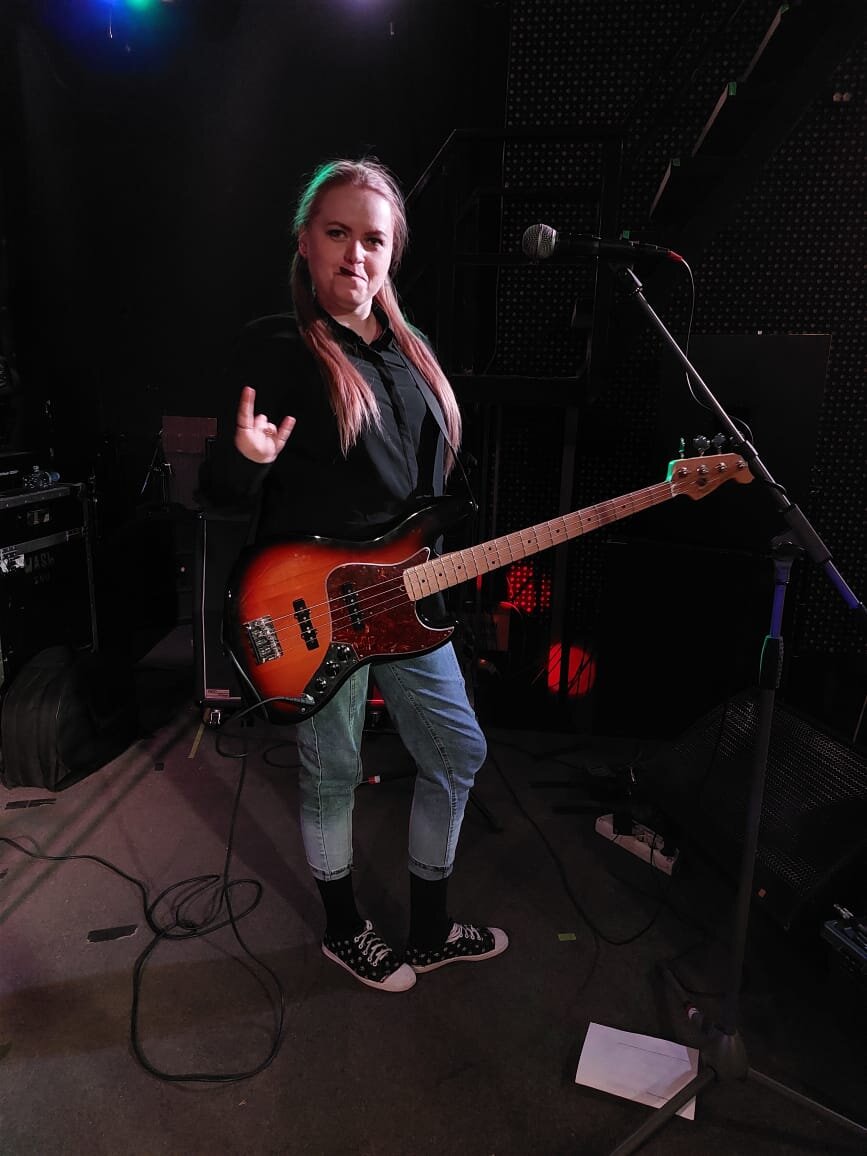 В обнимку с любимкой (Fender American Standart Jazz Bass) 
