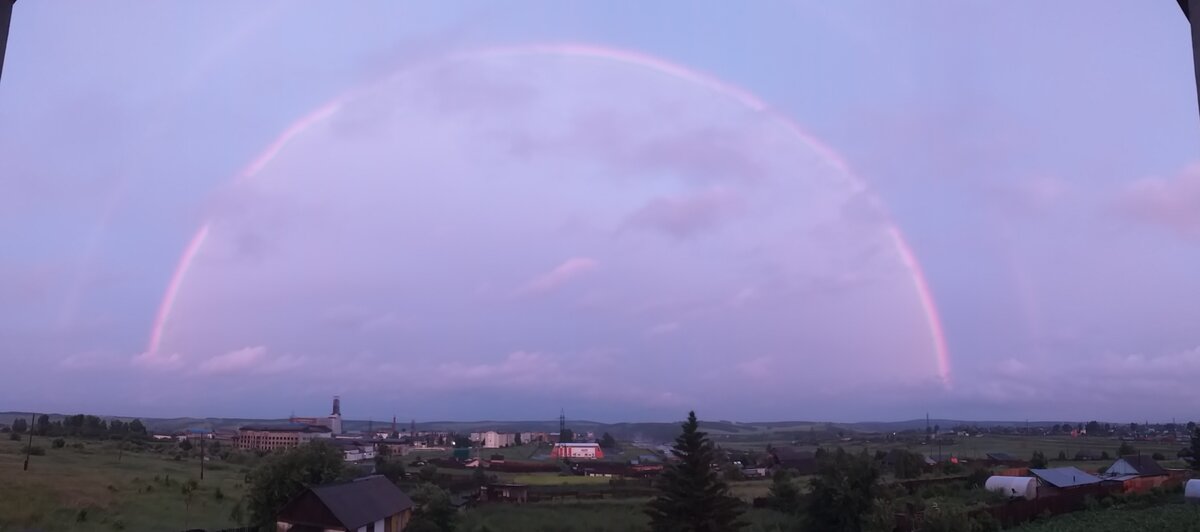 Радуга. Вид с балкона на втором этаже.