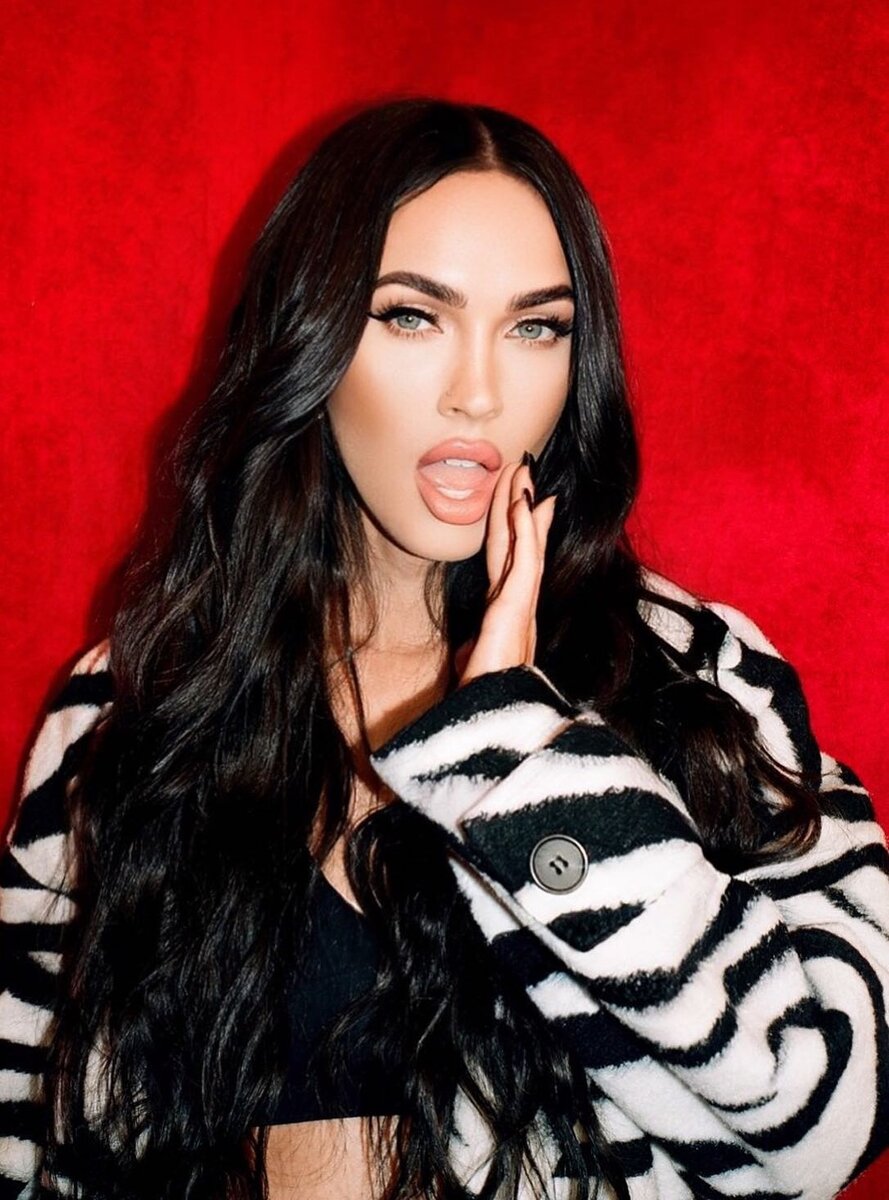 На фото Меган Фокс