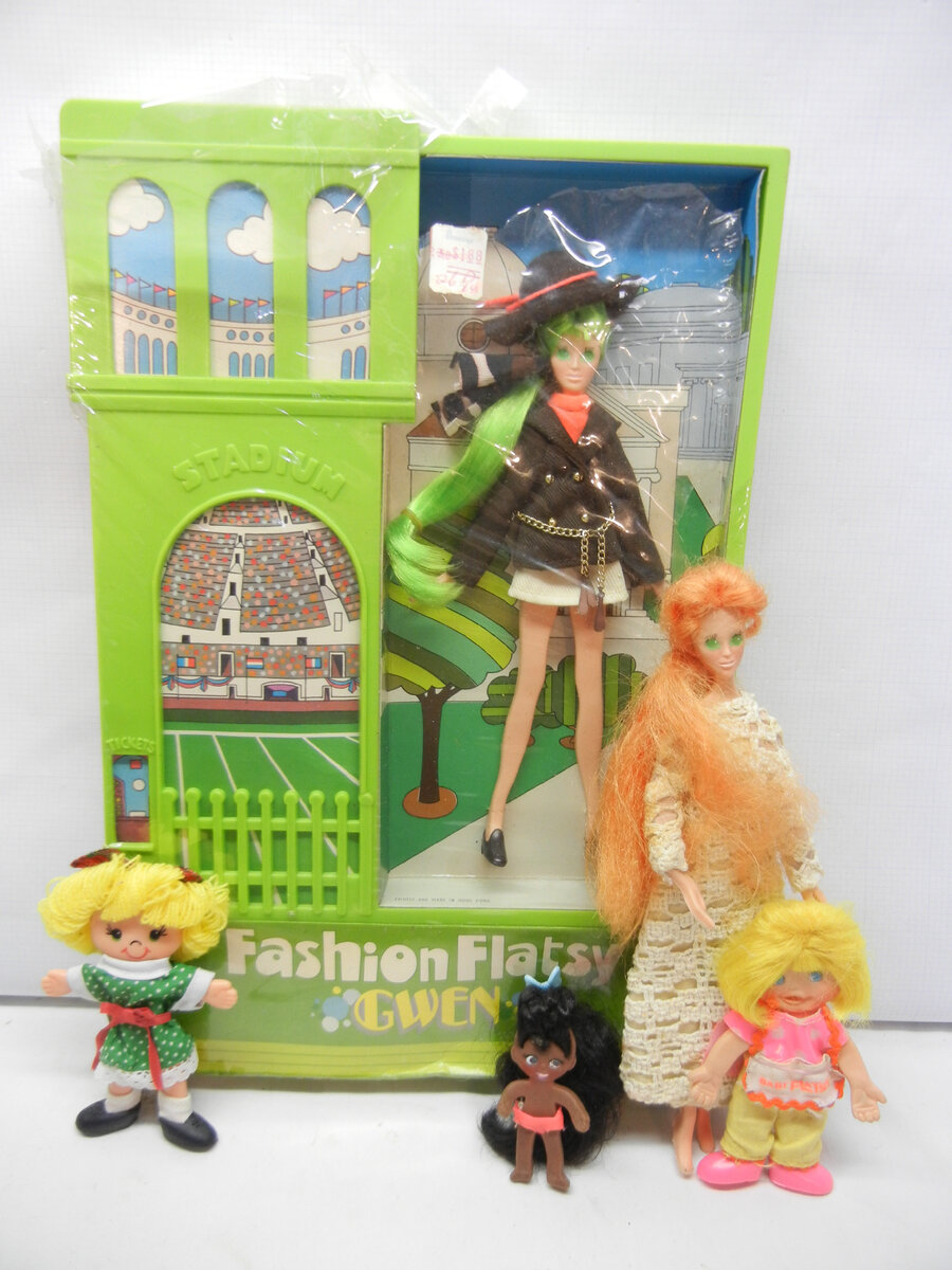 Чем-то эта барышня напоминает кадр из мультика, где на персонажа падает пианино. Источник фото: babiki.ru  и яндекс картинки
