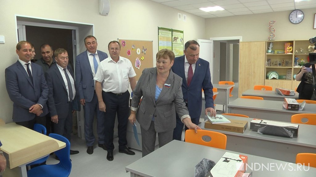 Гимназия 120 екатеринбург. Школа после капремонта. Открытие школы после капитального ремонта сувенир. Школа кебанъель. Поздравление с открытием школы после капитального ремонта.