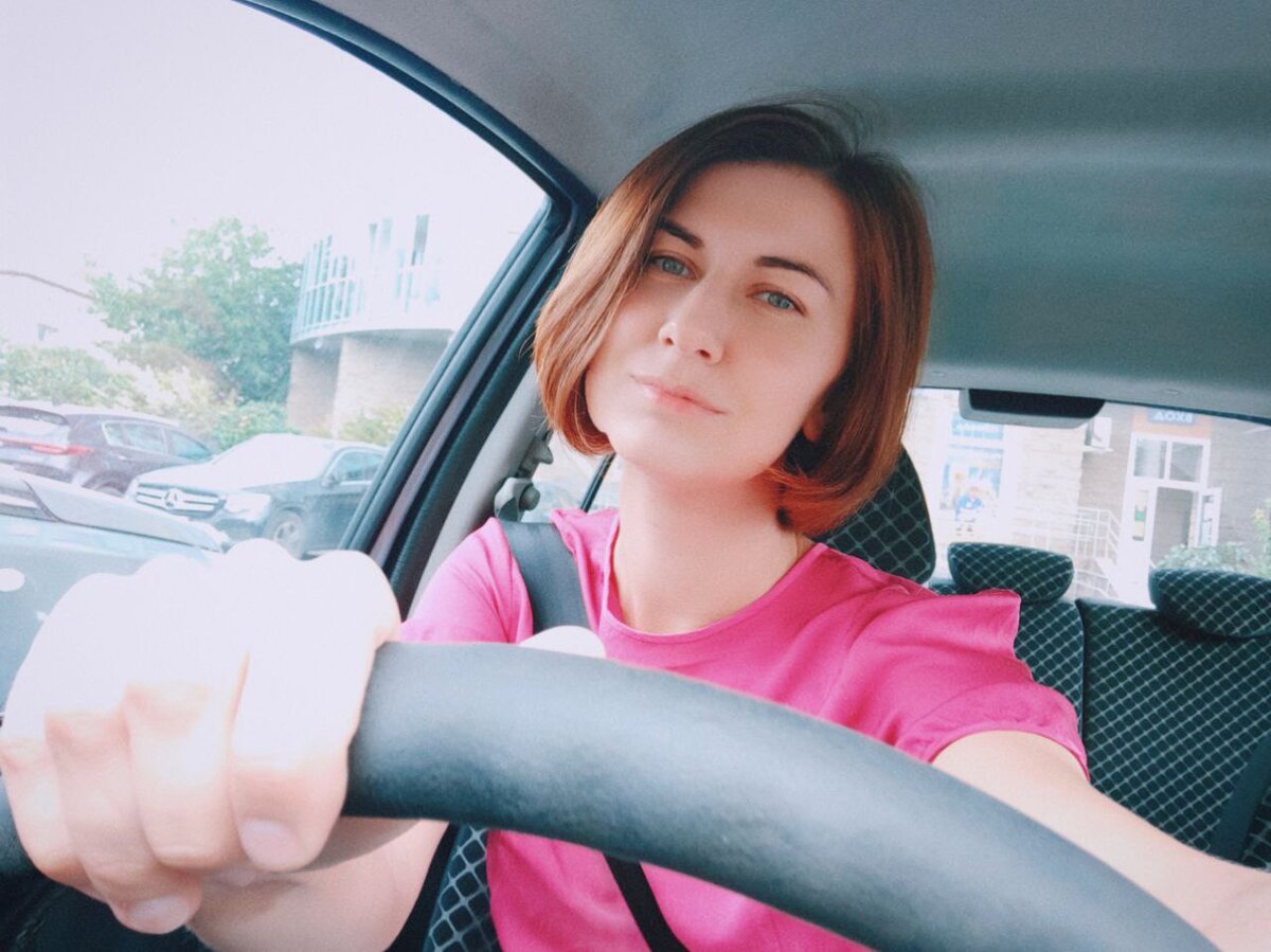 Фото автора. А это я, добрый день! И шелковая блука из секонда