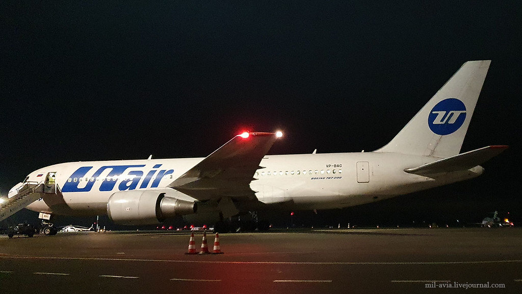 Боинг 767 200 ютэйр. Боинг 767 ЮТЭЙР. UTAIR Boeing 767-200er. UTAIR Боинг 767 200.