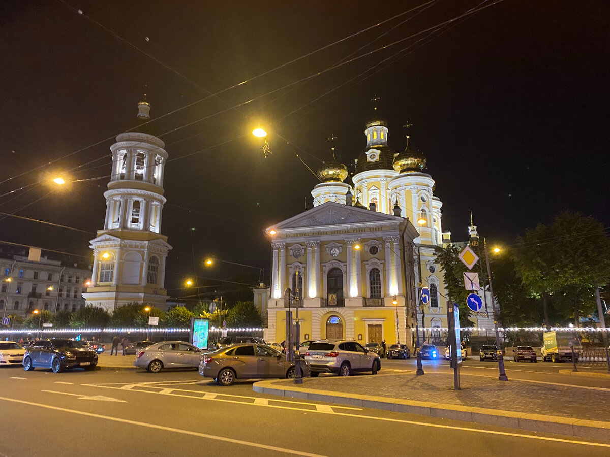 Владимирский собор ночью.