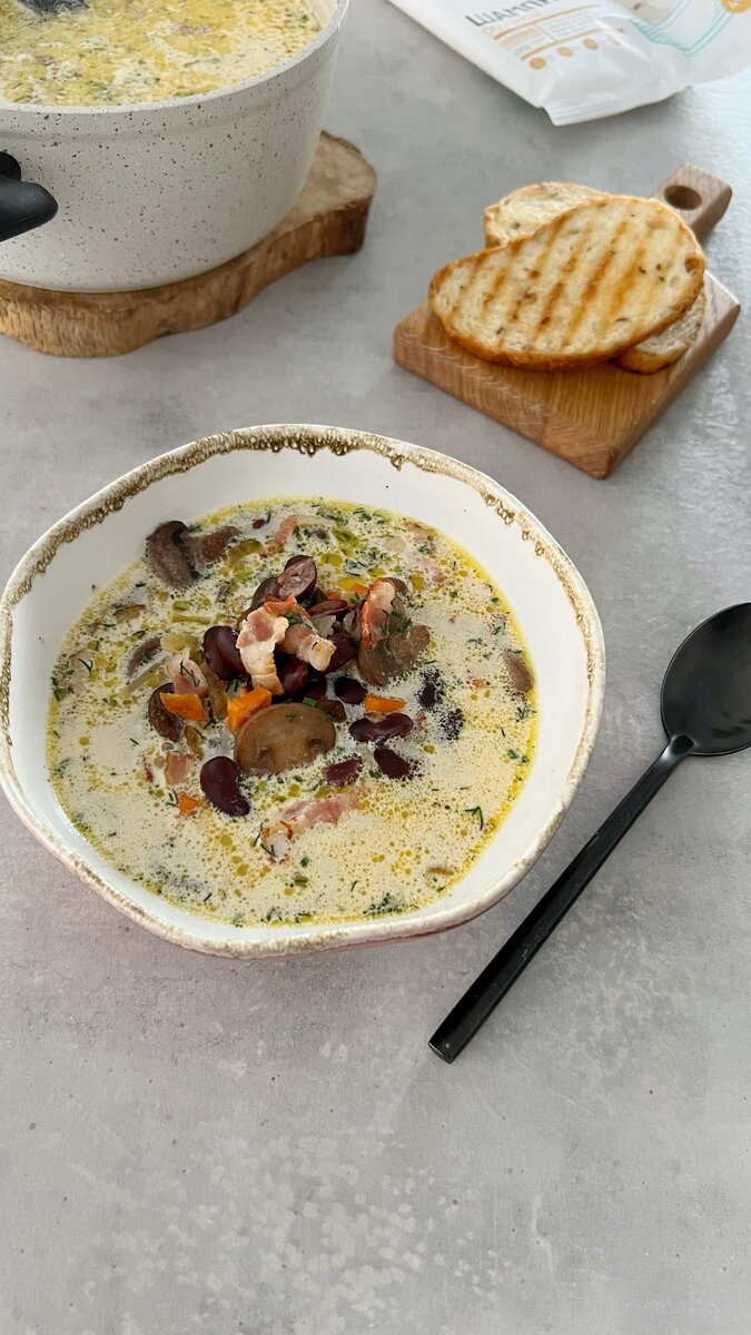 суп с фасолью и грибами