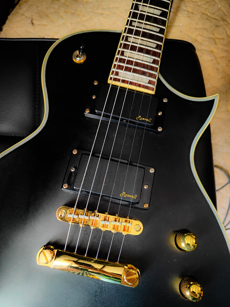 По сути, Вьетнамский вариант метального одновырезного LTD Eclipse