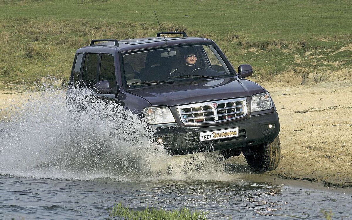    ГАЗ-3106 с приземленным, по сравнению с версией 1999 года, дизайном.