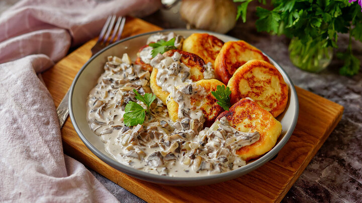    Картофельные оладушки с грибным соусом