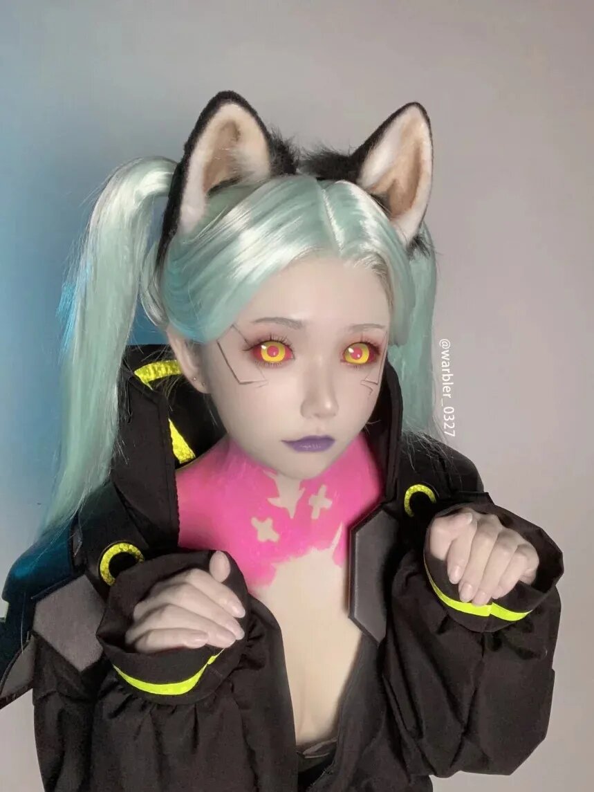 Косплей на Ребекку из аниме Cyberpunk: Edgerunners. Косплеер: Warbler.   📷