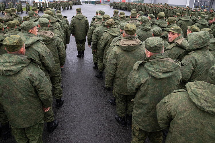    В Татарстане хоть и не так активно, как в конце сентября, но продолжается выполнение мобилизационного задания по набору в 8 тыс. человек