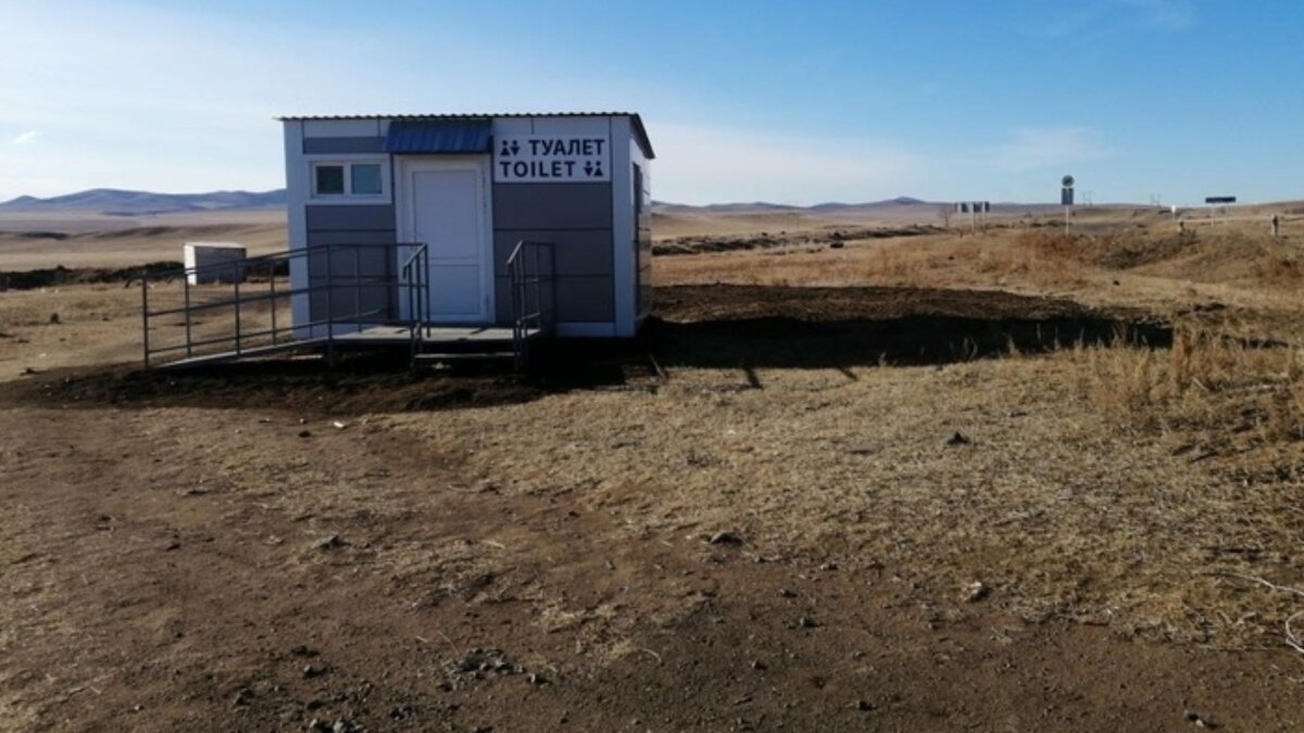     Тумэн Дондоков недоумевает, почему на сортир было потрачено 3,5 миллиона рублей. Это, по мнению, народного избранника, слишком дорого.