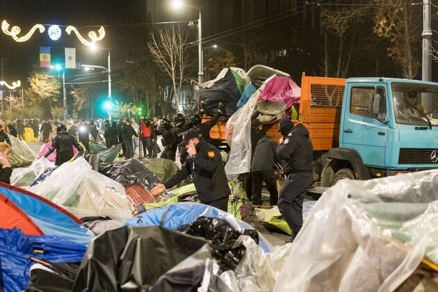    Полиция Кишинева сносит палаточный городок протестующих Политическая партия «Шор»