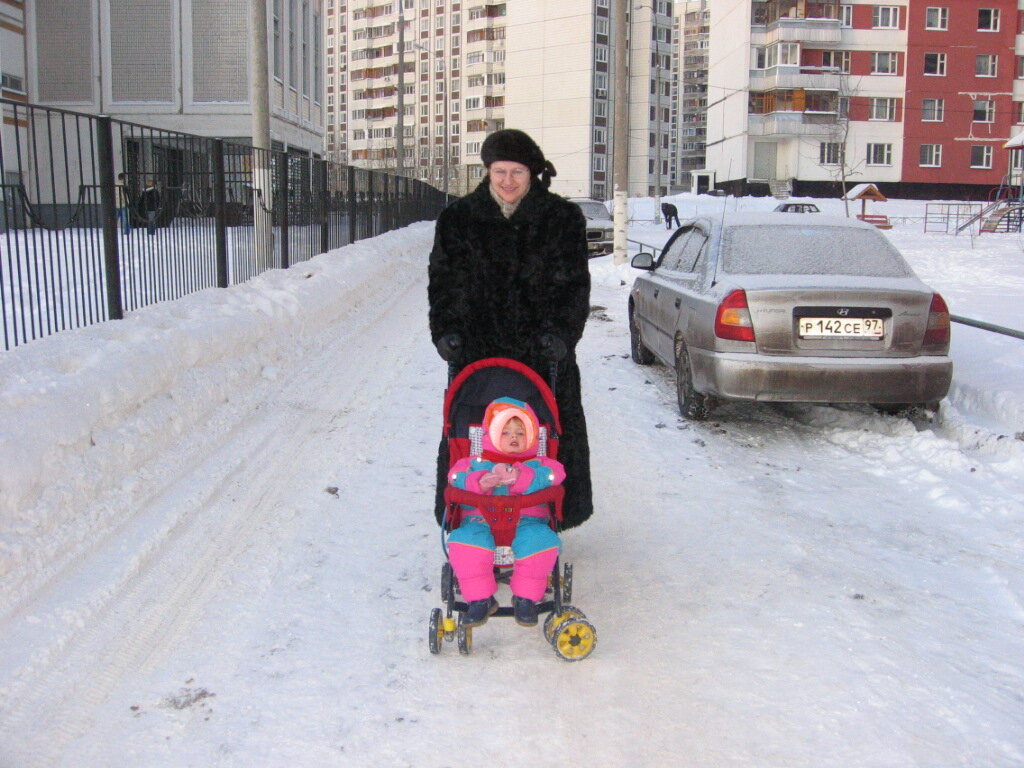 Это я с маленькой Леночкой