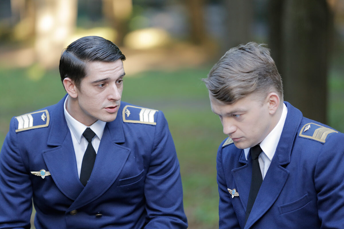 Виктор Чертков (Станислав Бондаренко) и Сергей Ющенко (Алексей Демидов). 