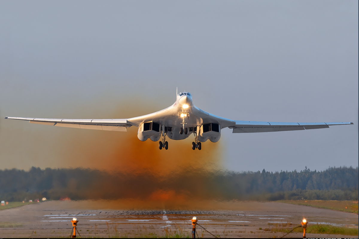 Ту-160 белый лебедь. Лебедь самолет ту 160. Ту-160м2. Ту-160 сверхзвуковой самолёт.