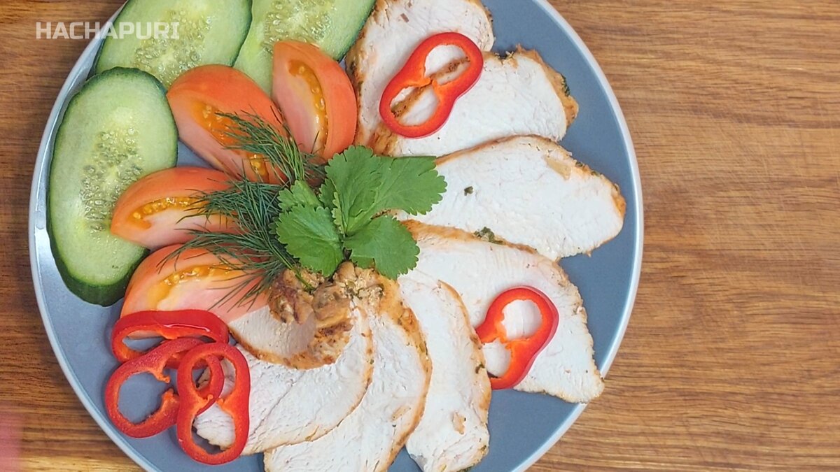 Даже через несколько часов курочка сочная , ее и как нарезку подать можно 