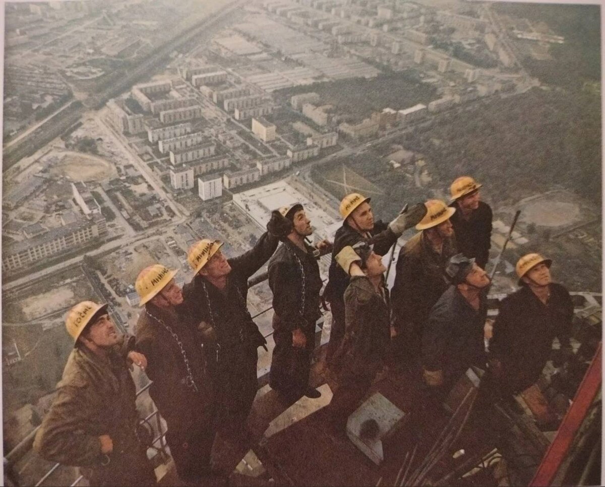 Здравствуйте, дорогие товарищи и сограждане! Сегодня, как и обычно, вы увидите новую подборку фотографий, которые расскажут о жизни и людях в Советском Союзе.-4