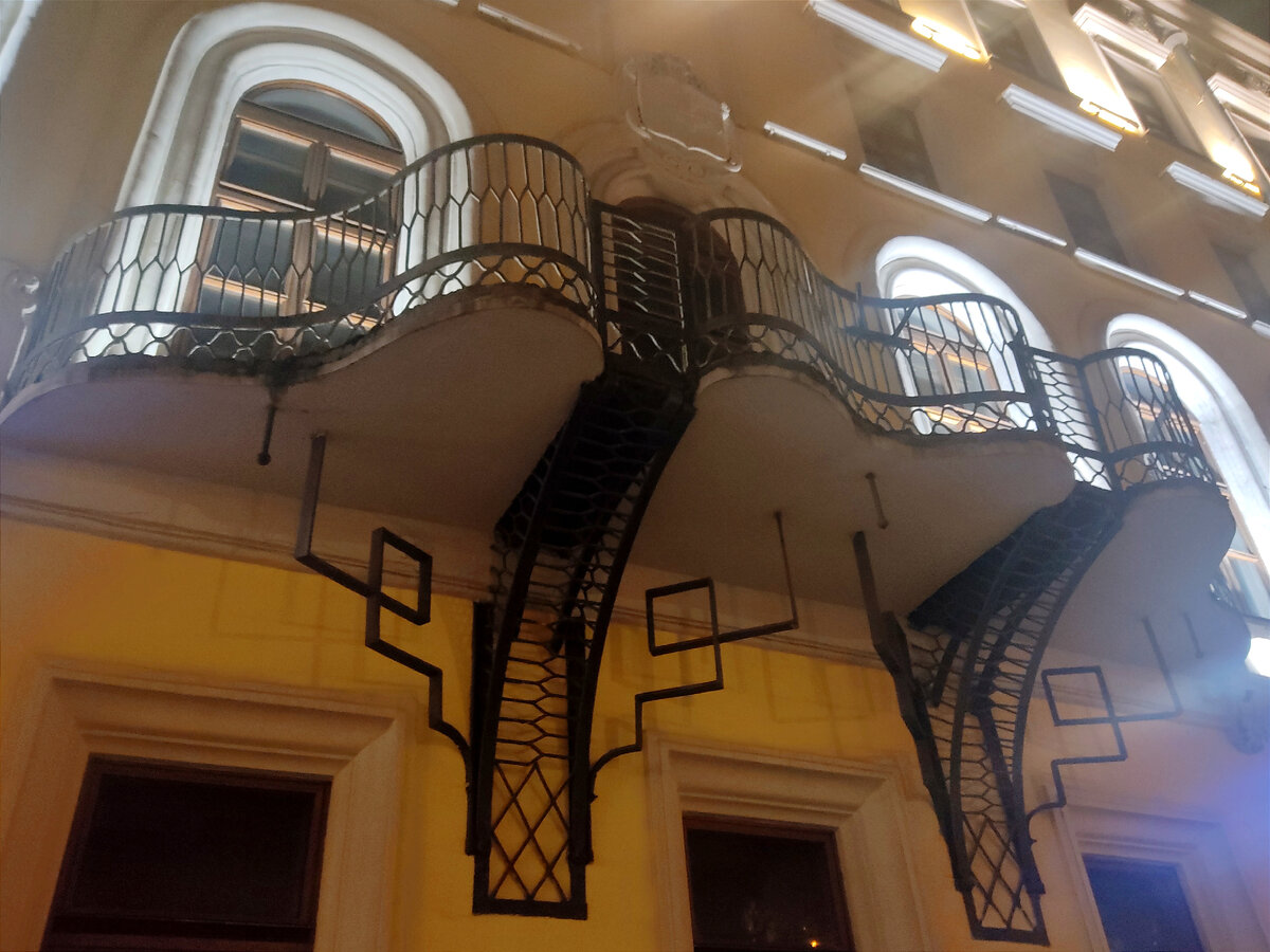 Кованый балкон дома старика Болконского