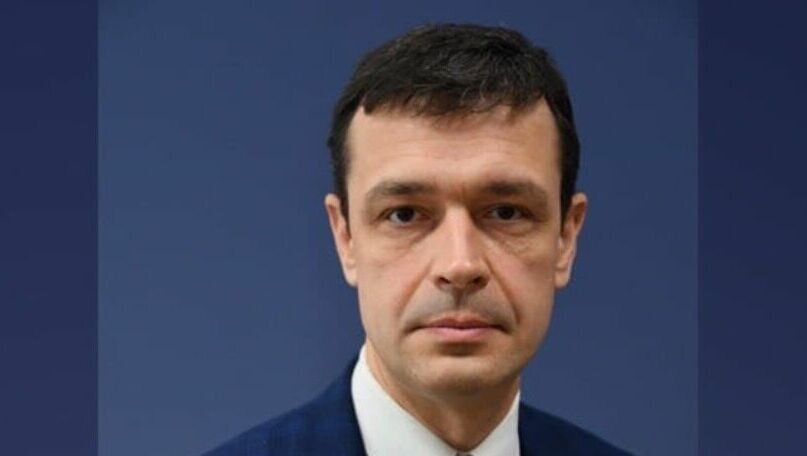     В Татарстане с сегодняшнего дня, 18 ноября, от должности заместителя главы министерства земельных и имущественных отношений освободили Максима Рогожкина. Соответствующее распоряжение накануне подписал премьер-министр региона Алексей Песошин.