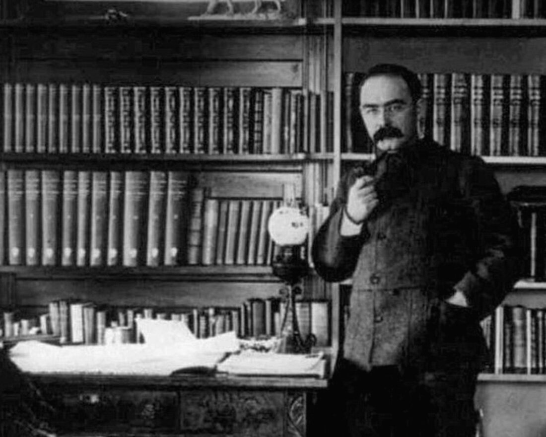 1 Киплинг в своем кабинете в Наулаха, штат Вермонт, США, 1895 год https://upload.wikimedia.org/wikipedia/en/4/45/Naulaka_kplng_study.jpg