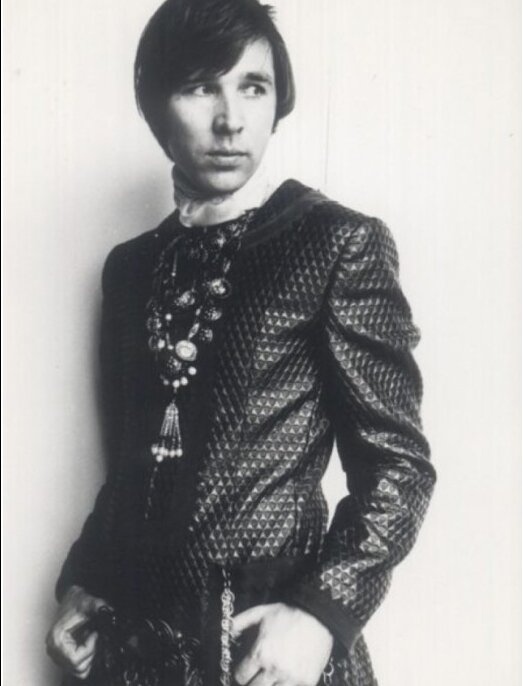 В родном городке Вячеслав решил не задерживаться.