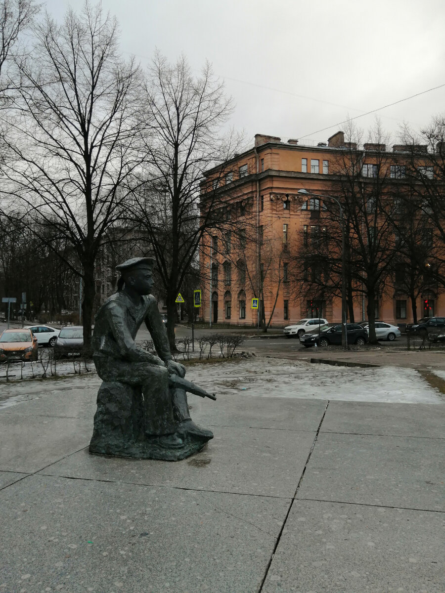 Скульптор: Эйдлин Леонид Юльевич Архитектор: Спиридонов Вадим Леонардович Художники Пассарар Владимир Георгиевич Уралов Иван Григорьевич 