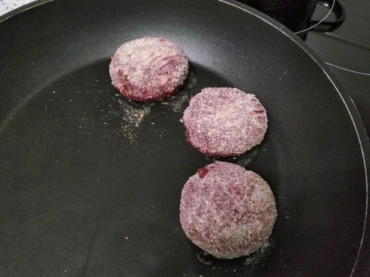 Свекольные биточки под названием "Гемоглобин, вернись!". Фото автора