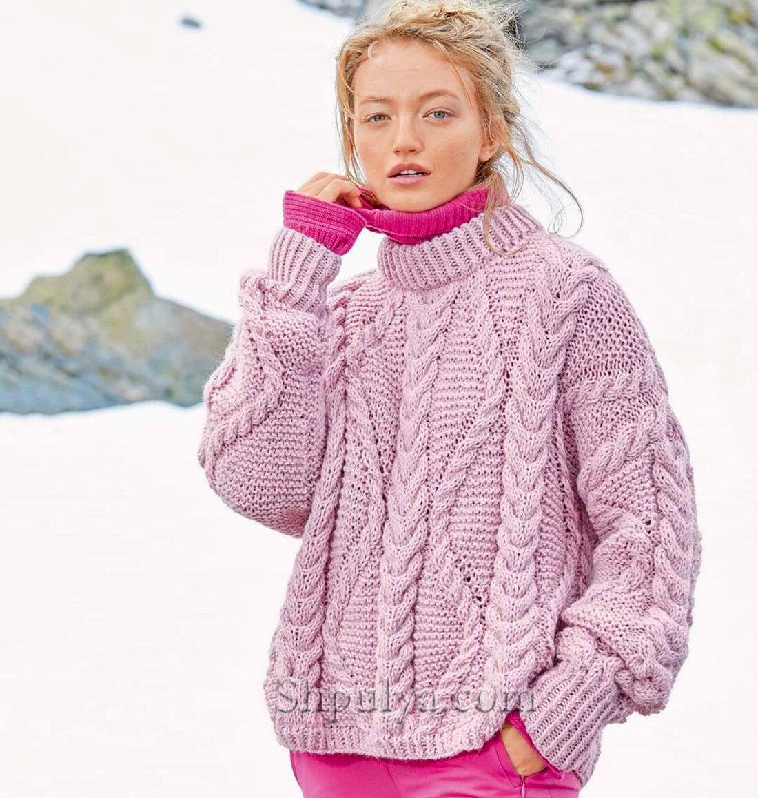 Розовый пуловер оверсайз с узорами из «Кос»